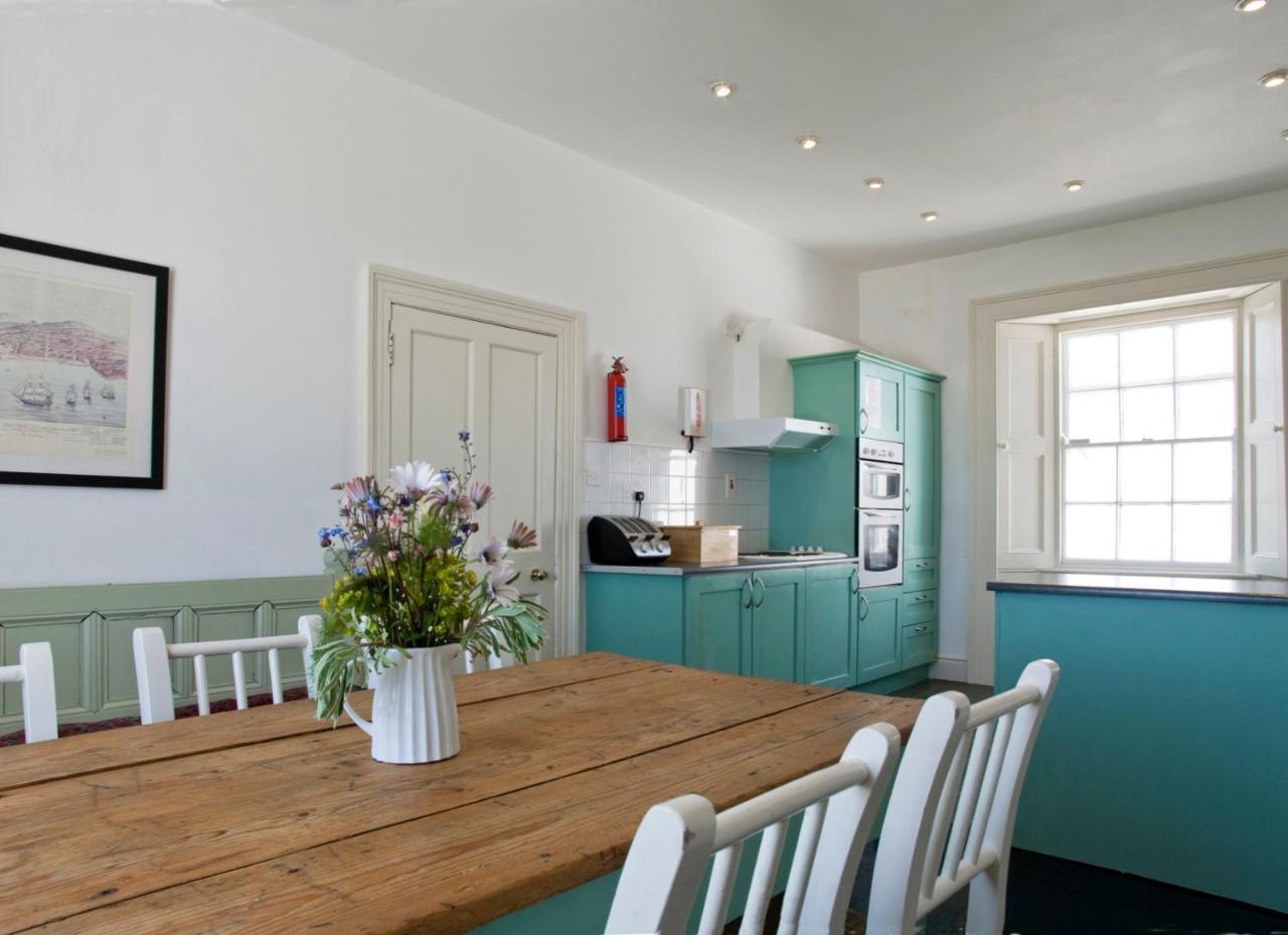 Galley Head Lightkeeper'S Houses Donoure Экстерьер фото